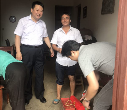 情系貧困戶(hù)  粽香暖民心——南昌城投集團(tuán)開(kāi)展端午節(jié)前走訪慰問(wèn)活動(dòng)